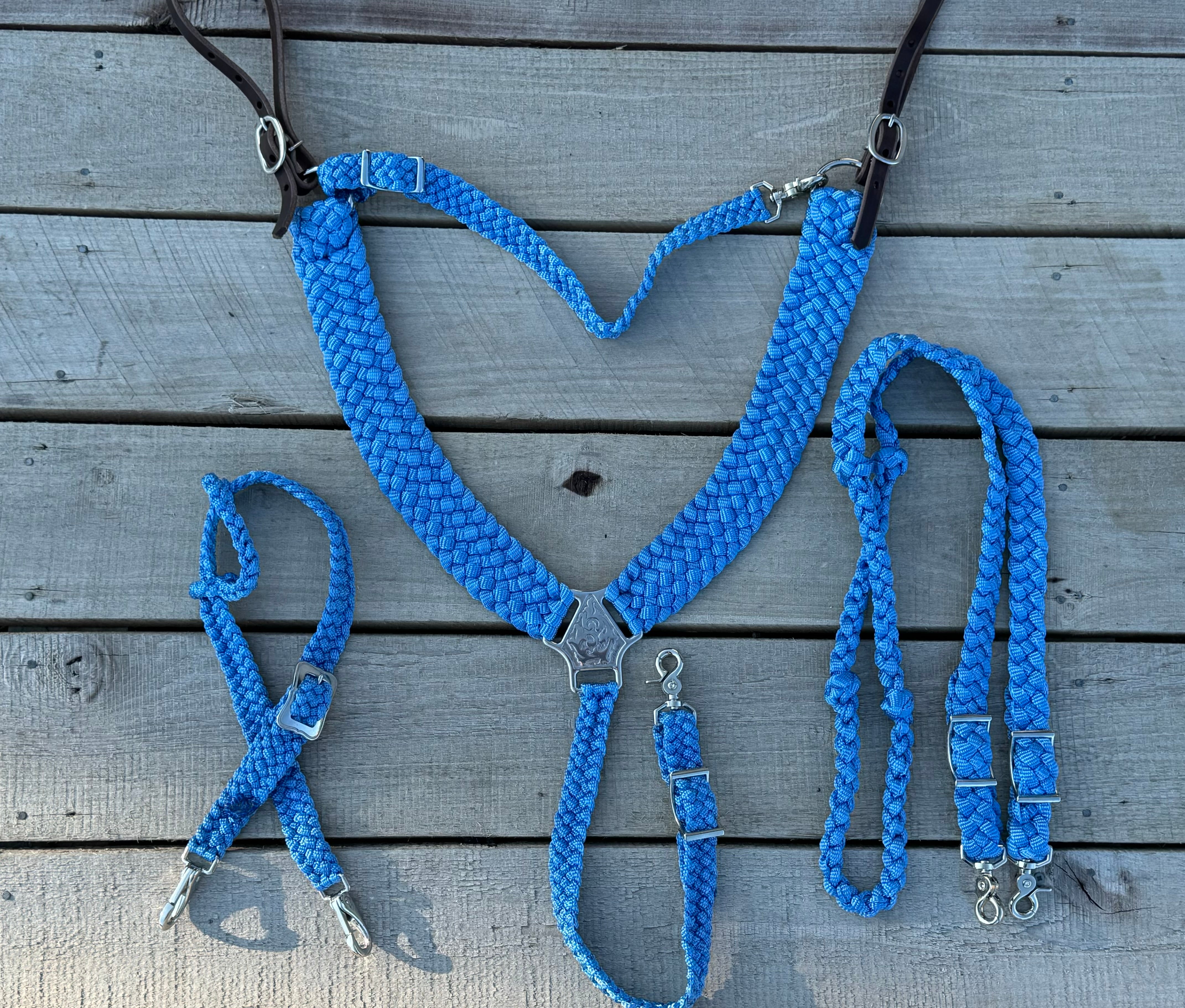 Sapphire Blue Tack Set